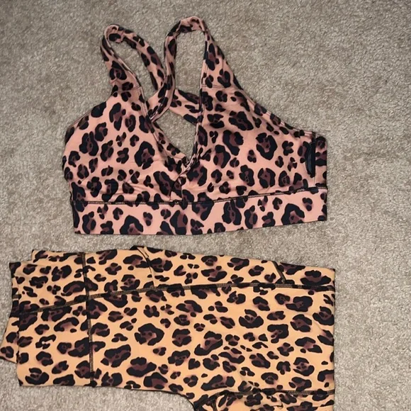 Fabletics - Picture 1 of 2